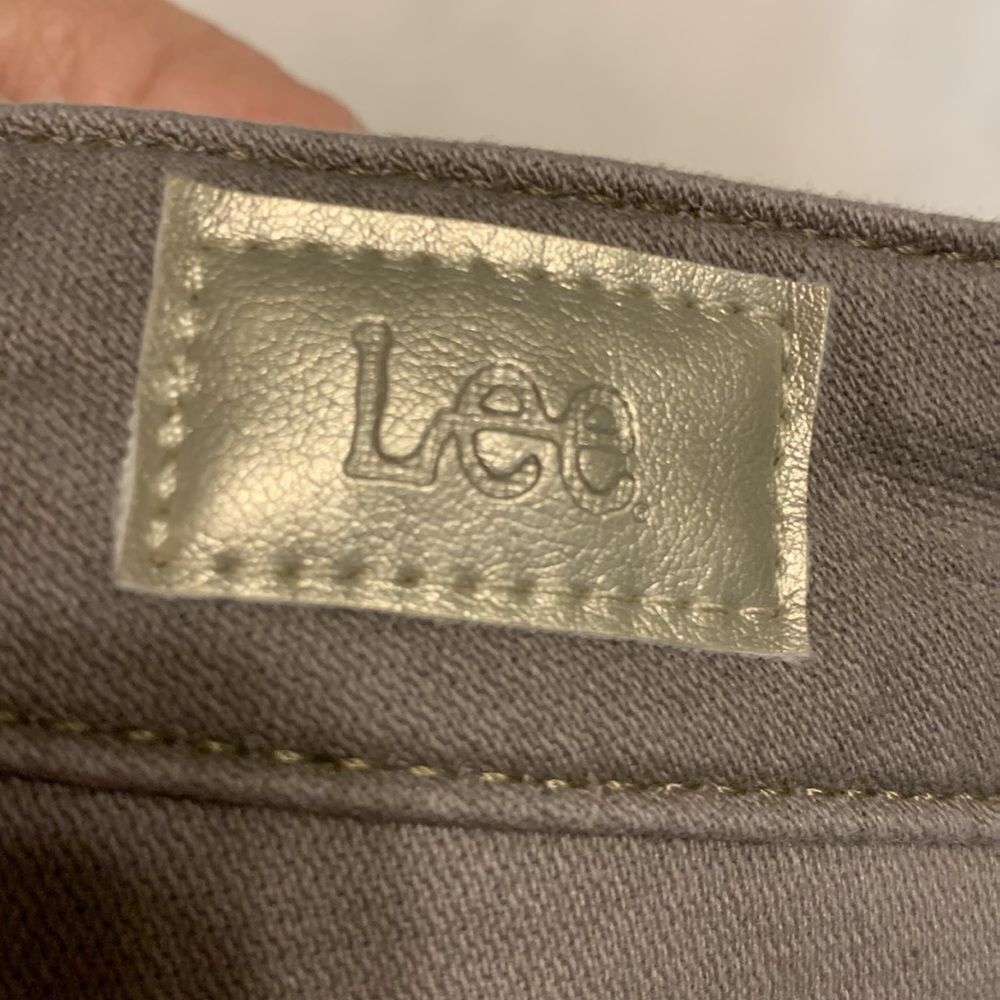 LEE Size 14 high rise relaxed fit straight leg instantly slims - Picture 8 of 9